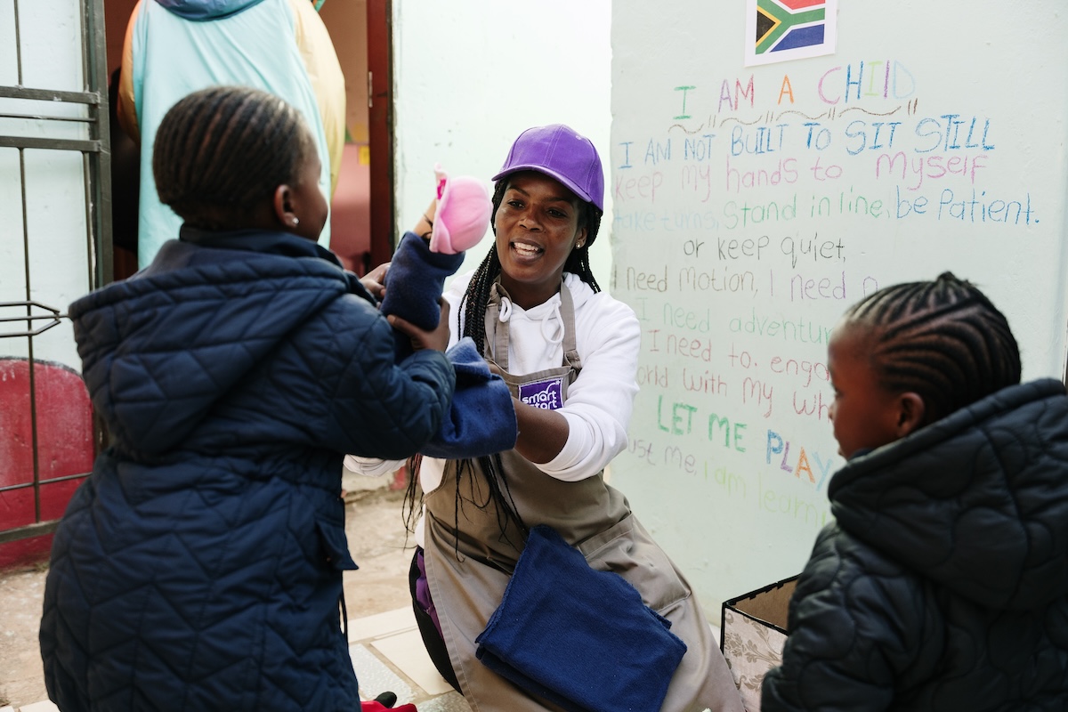 A SmartStarter working with young children